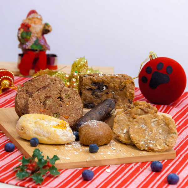 Cena de navidad para perros natural con carne en rollo pan de reyes y snacks